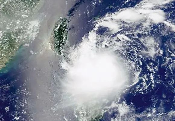 臺(tái)風(fēng)“潭美”來(lái)襲！東部和南部海域有大風(fēng)...